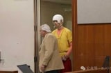 Nghi phạm vụ “kỹ sư Google người Hoa giết vợ” đội mũ bảo hiểm ra tòa
