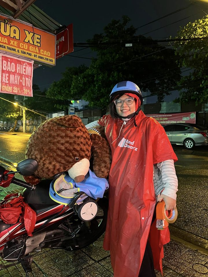 Chuyến đi trọn một vòng quận 4 - Tân Phú- quận 8 - quận 4 trong buổi tối mưa cuối tháng 7 của Trúc. (Ảnh: Trúc Nurse/Facebook)