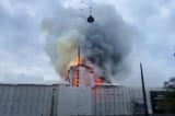Video khoảnh khắc tòa nhà biểu tượng của Copenhagen sụp đổ trong ‘bão lửa’