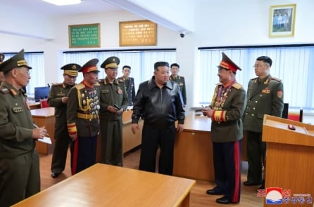 Lãnh đạo Triều Tiên Kim Jong-un tuyên bố bây giờ là lúc sẵn sàng cho chiến tranh