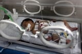 Một bé gái được sinh mổ từ bụng người mẹ Palestine thiệt mạng