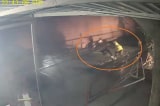 [VIDEO] Nhân viên gác chắn kịp cứu nam thanh niên lao vào đoàn tàu