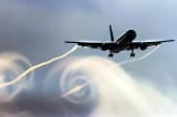 Nên làm gì khi máy bay gặp nhiễu loạn không khí?