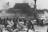 Ký ức Thảm sát Thiên An Môn: Xe tăng đè chết học sinh trên lan can sắt