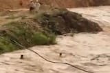 [VIDEO] Công an huyện Tây Giang (Quảng Nam) cứu thanh niên mắc kẹt giữa dòng lũ